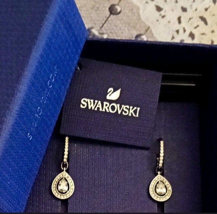 Superbes boucles d'oreilles Swarovski. Joli cadeau., Bijoux, Sacs & Beauté, Enlèvement ou Envoi, Avec cristal, Blanc, Argent