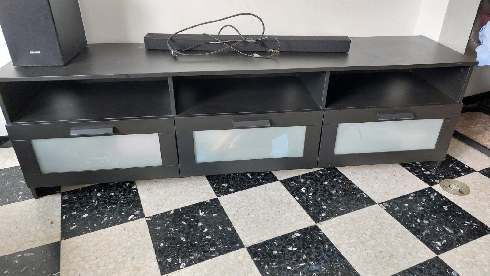 TV kast, Ophalen