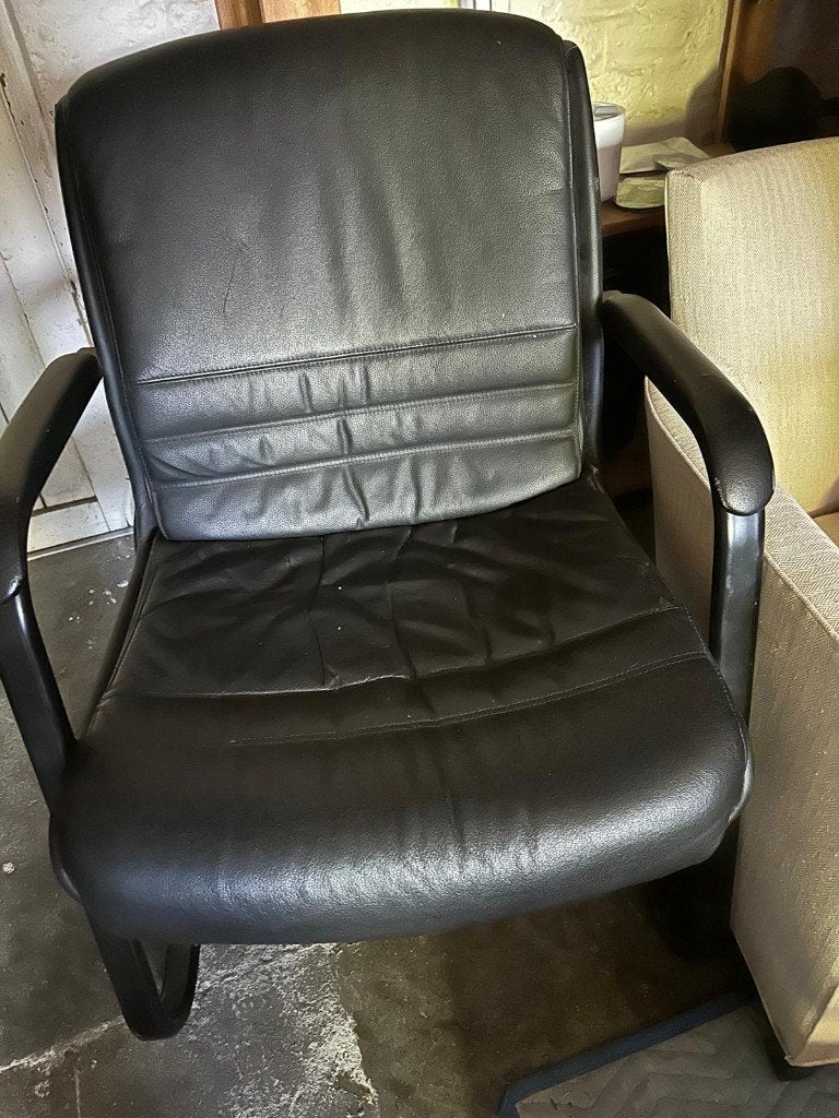6 chaises Ikea rouges et un fauteuil de bureau cuir noir, Ophalen, Zo goed als nieuw, Vijf, Zes of meer stoelen, Ikea