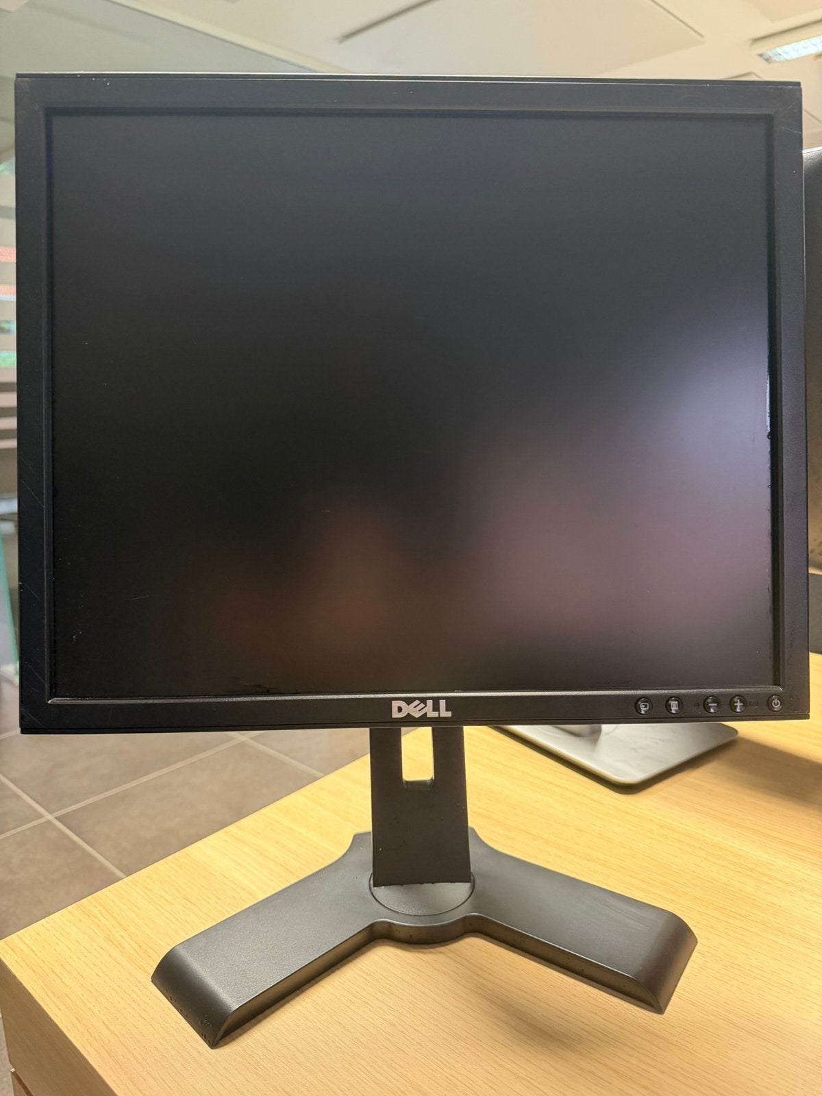 Dell P1903 19 inch LCD Monitor – VGA, DVI & USB, Computers en Software, Ophalen, Gebruikt, 3 tot 5 ms, In hoogte verstelbaar