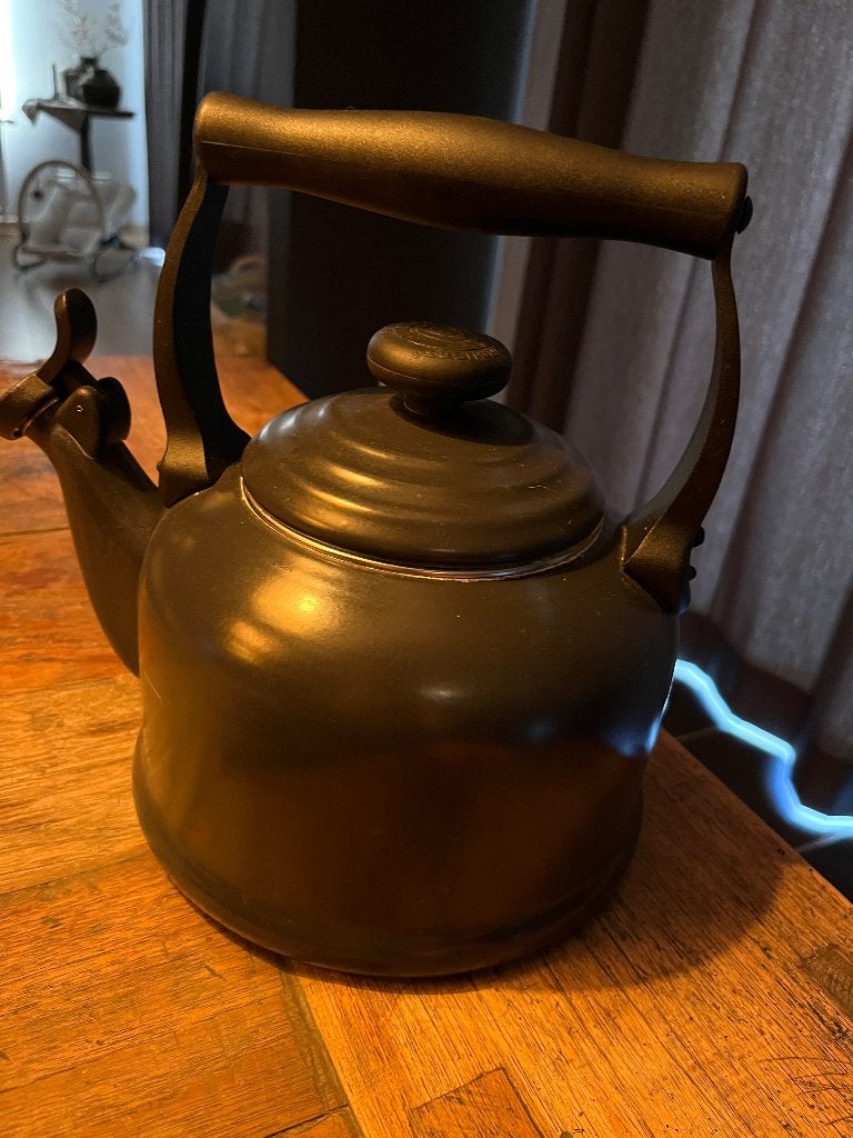 Le Creuset waterkoker mat zwart, Huis en Inrichting, Overige typen, Zo goed als nieuw, Zwart, Le Creuset