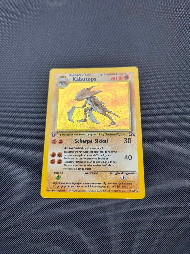 Pokemon 1st edition Kabutops Fossil Nederlands, Ophalen of Verzenden, Zo goed als nieuw, Losse kaart, Foil