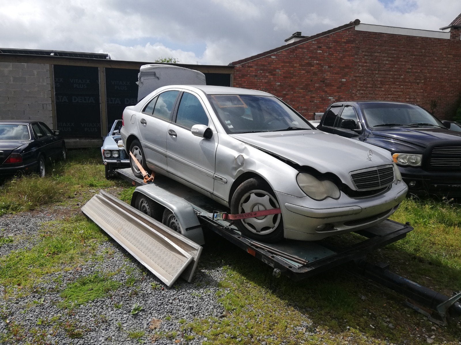 Bmw en mercedes onderdelen, Enlèvement