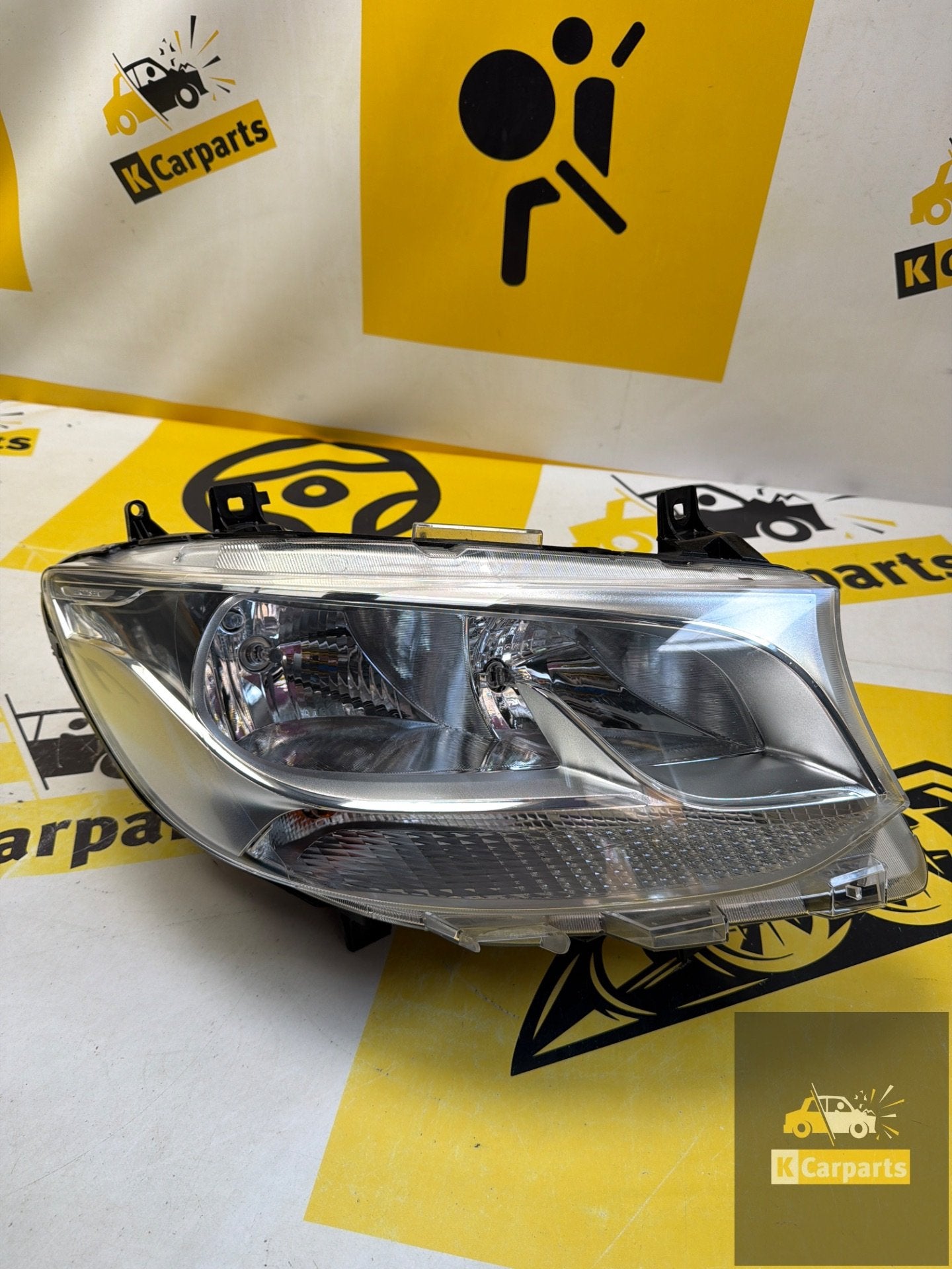 Feu arri re droit Mercedes Sprinter W907 W910 A9109060100, Mercedes-Benz AG, Mercedes-Benz, Utilisé, Mercedesstrasse 120
70372  Stuttgart, DE