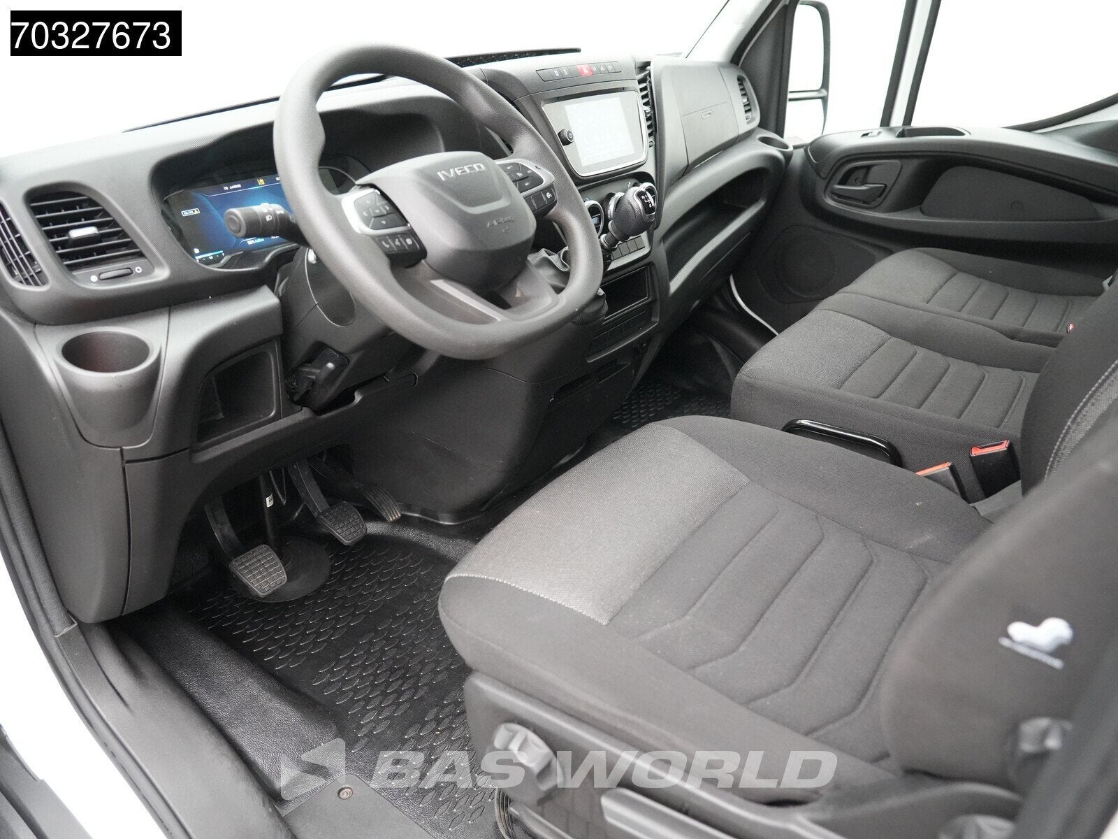Iveco Daily 35C16 3.0L Laadklep NEW MODEL Dubbellucht 160PK, Auto's, Bestelwagens en Lichte vracht, Stof, Gebruikt, Euro 6, 4 cilinders