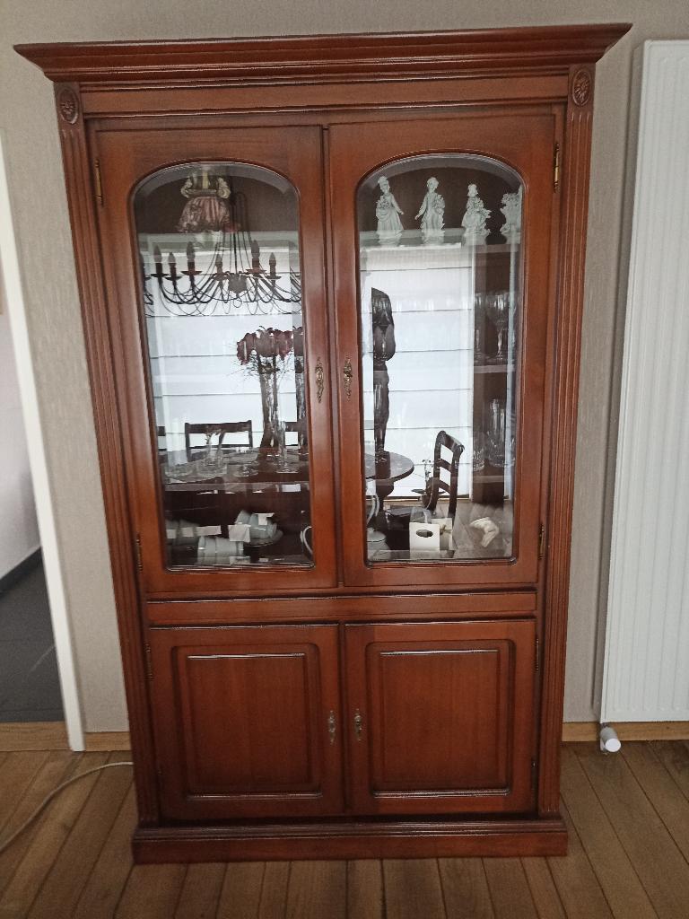 kerselaar vitrinekast en dressoir, Ophalen, Zo goed als nieuw, Kersenhout, Met deur(en)