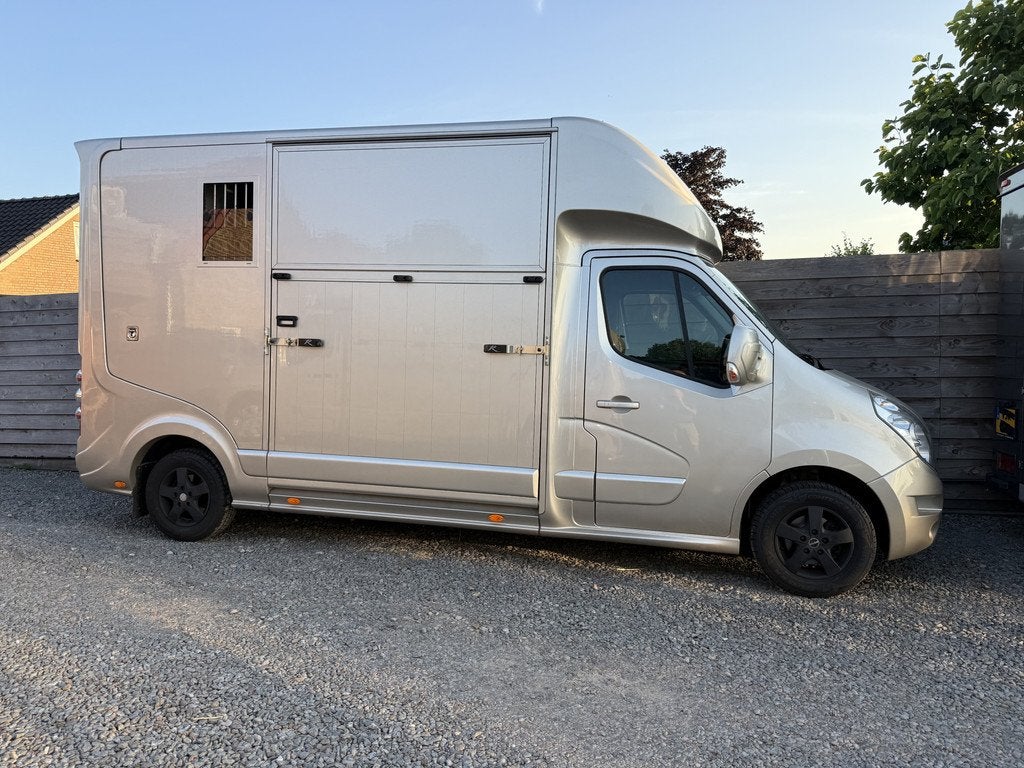 Renault Master | HORSETRUCK | ROELOFSEN | STALLION 3XL | 201, Dieren en Toebehoren, Paarden en Pony's | Trailers en Aanhangwagens