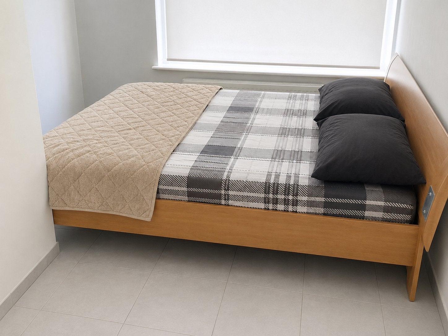 Bed met perfecte boxspring matrassen & 2 lichten in verwerkt, Huis en Inrichting, Slaapkamer | Bedden, Ophalen, Zo goed als nieuw