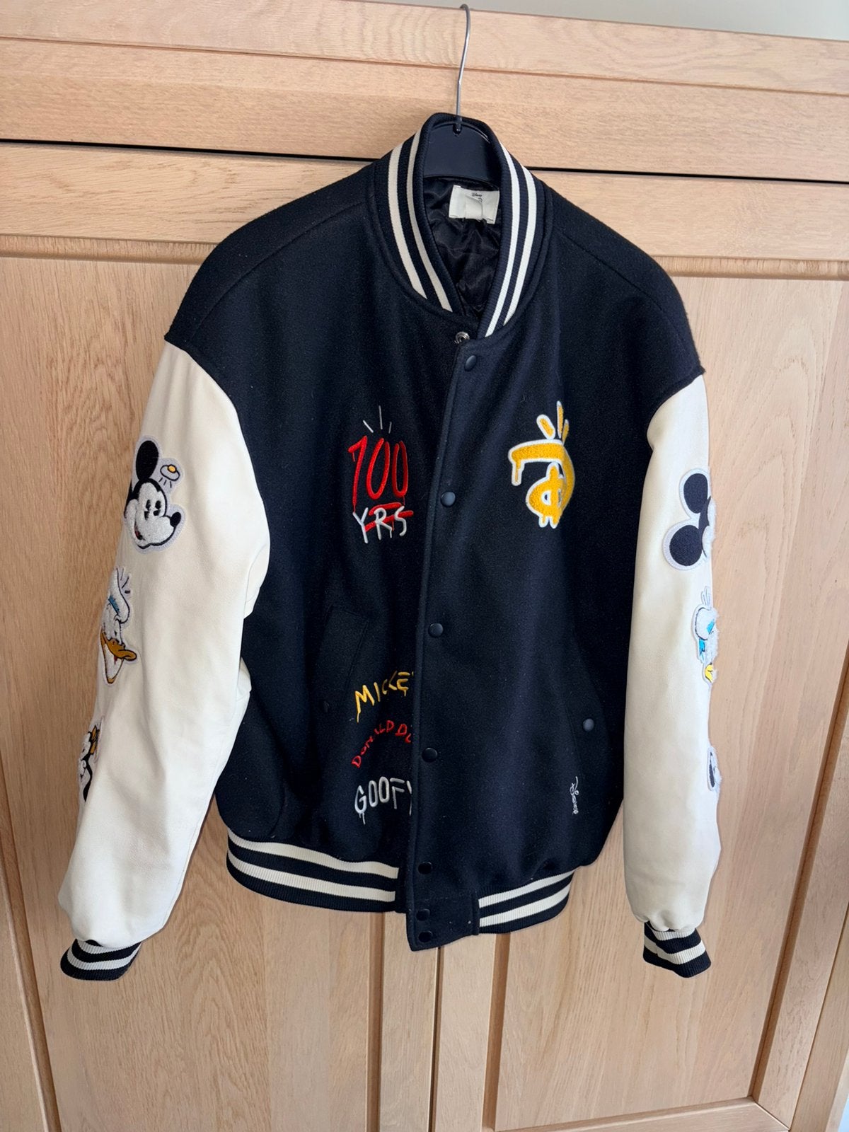 H&M 100 jaar Disney varsity jas limited edition Medium, Ophalen of Verzenden, Zo goed als nieuw, H&M, Meerkleurig