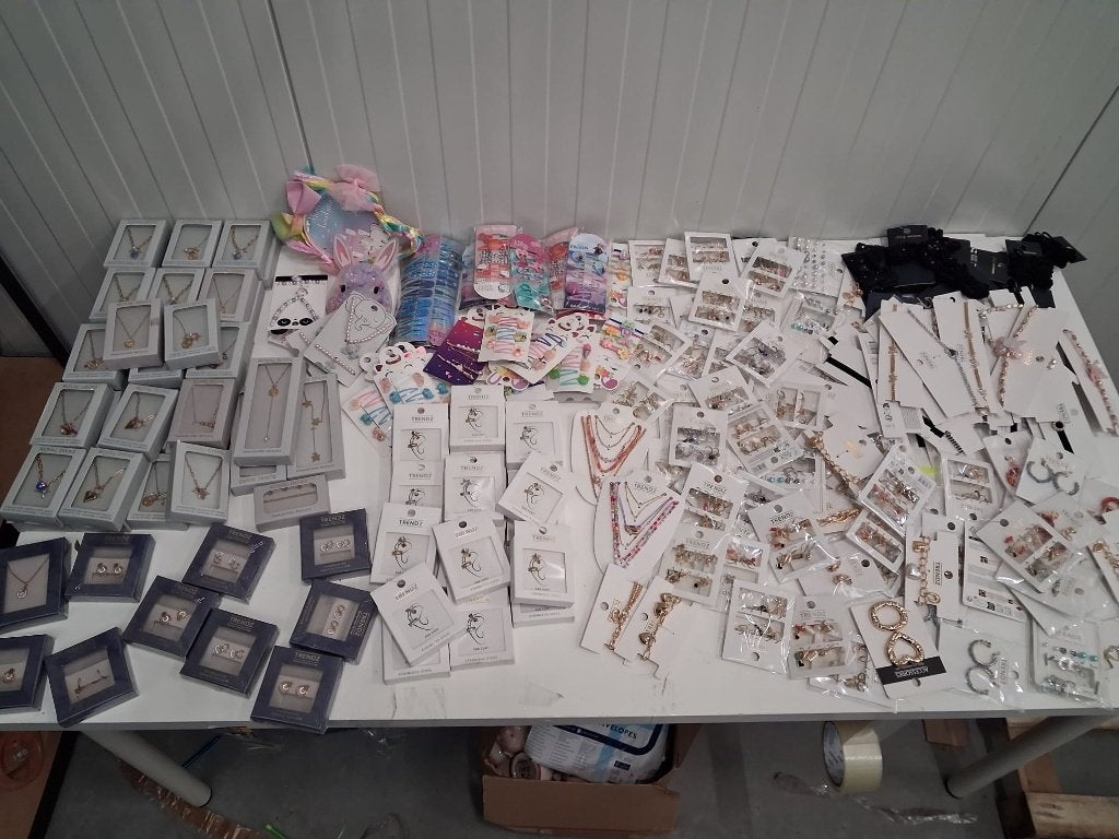 ketting en oorbellen, Bijoux, Sacs & Beauté, Boucles d'oreilles, Enlèvement, Neuf, Autres couleurs, Autres matériaux