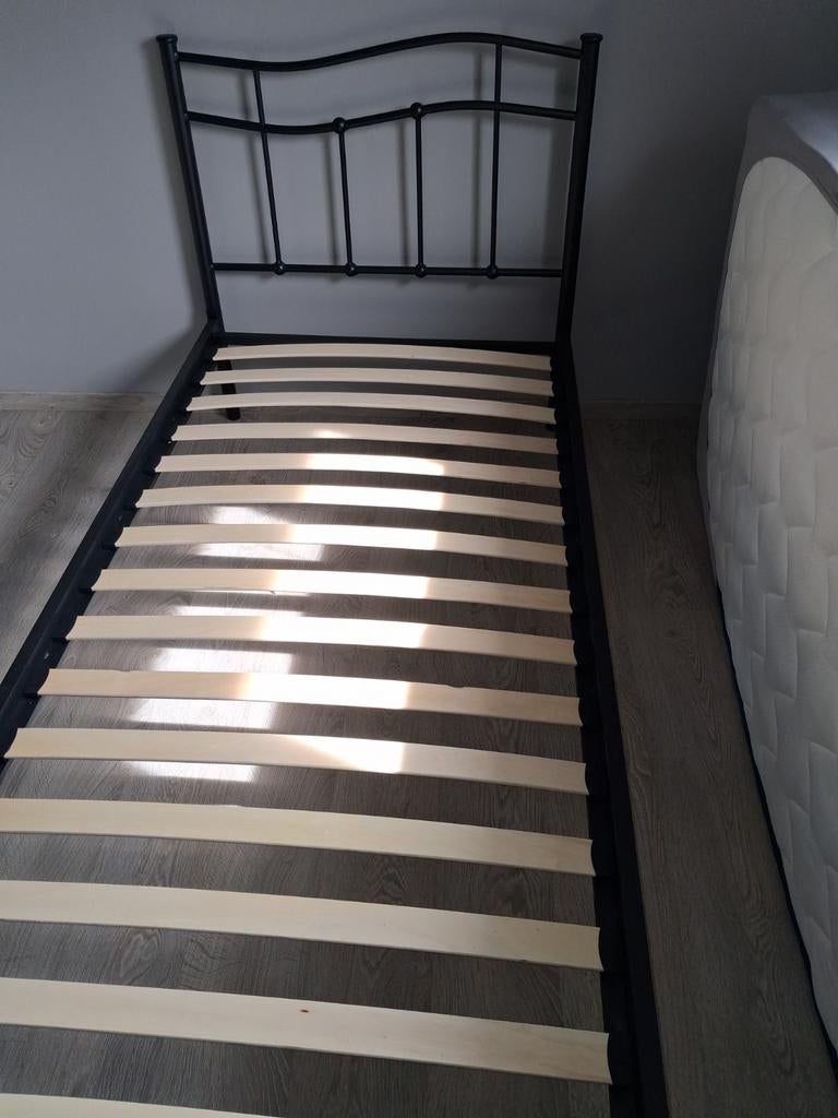 Bed, Enlèvement