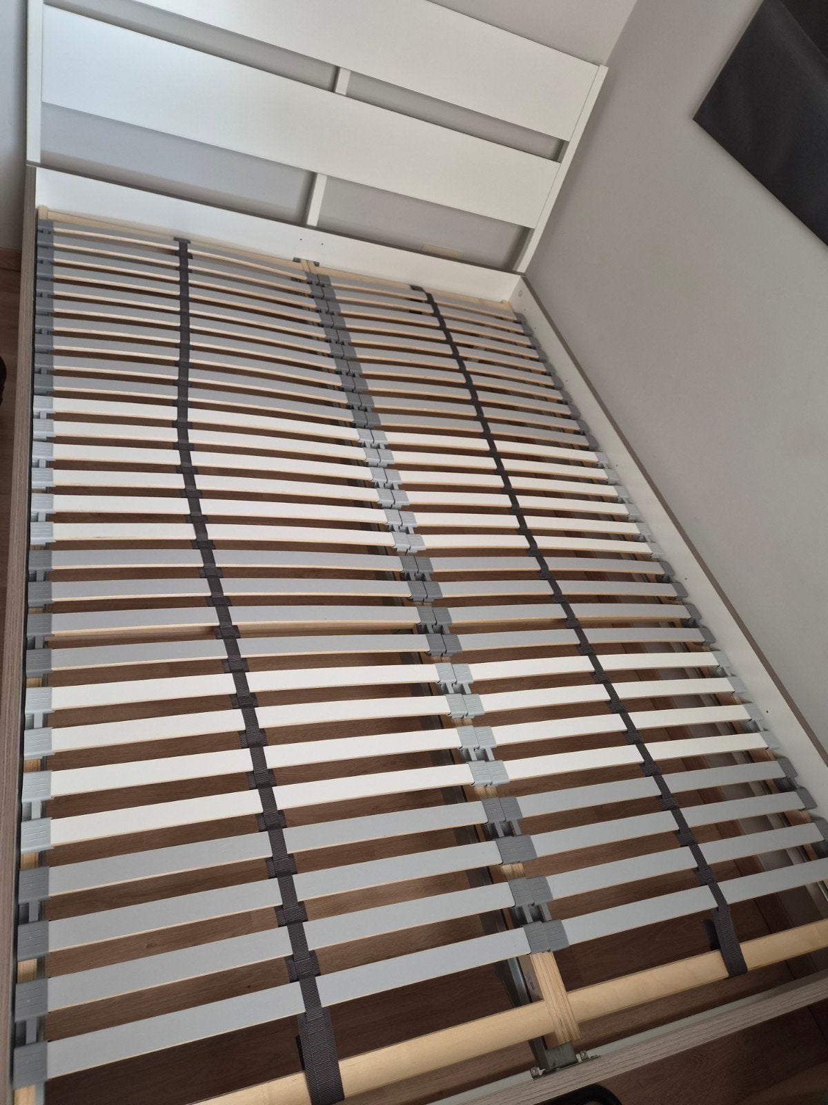 Twijfelaar met nachtkastje + lattenbodem en matras, Huis en Inrichting, Slaapkamer | Bedden, Ophalen, Gebruikt, 210 cm, 140 cm