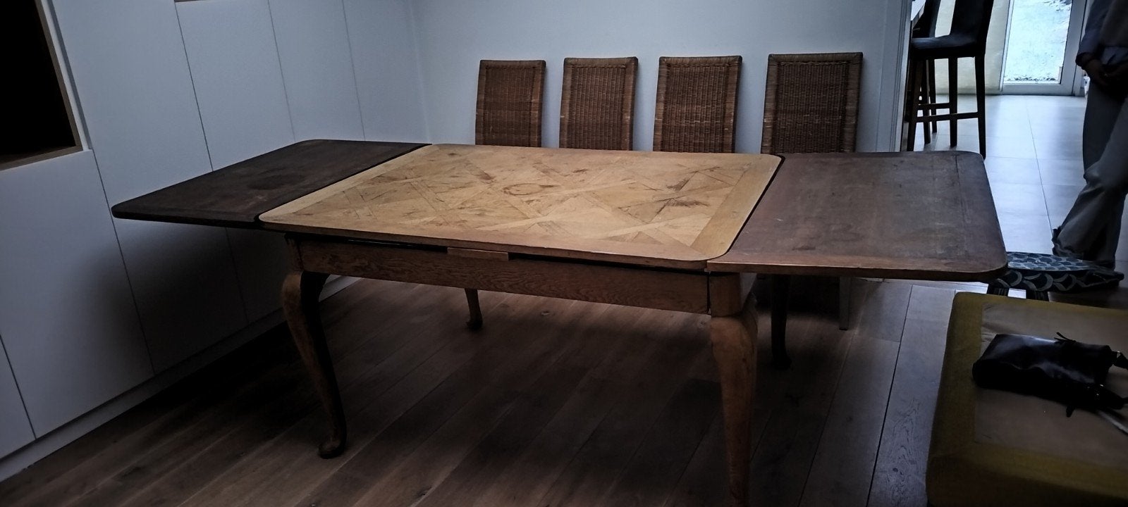 eetkamertafel, Ophalen