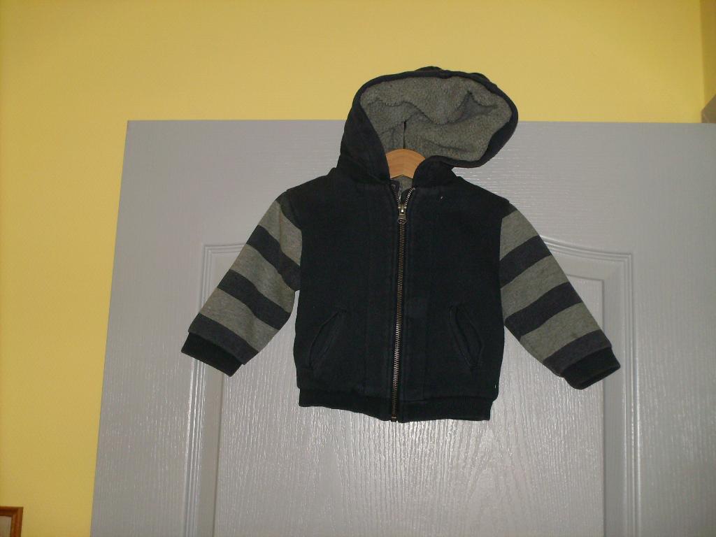 a vendre gilet bébé, Kinderen en Baby's, Babykleding | Maat 80, Ophalen of Verzenden, Zo goed als nieuw, Jongetje, Truitje of Vestje