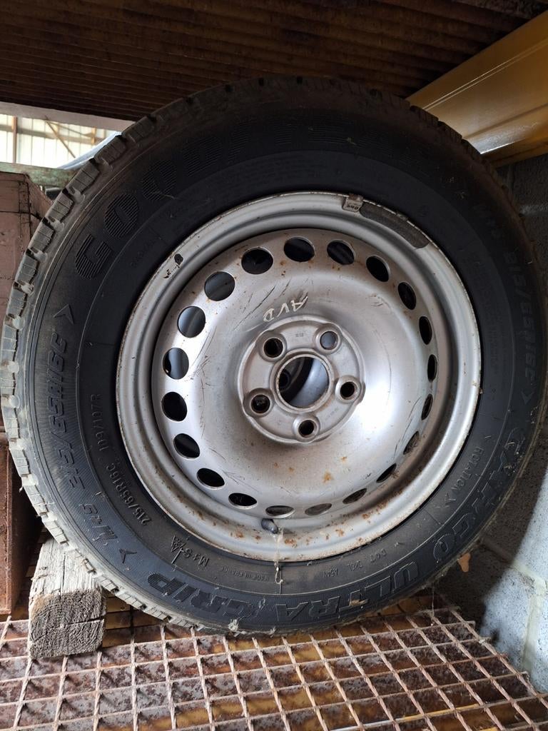 4 roues avec pneus hiver VW T5