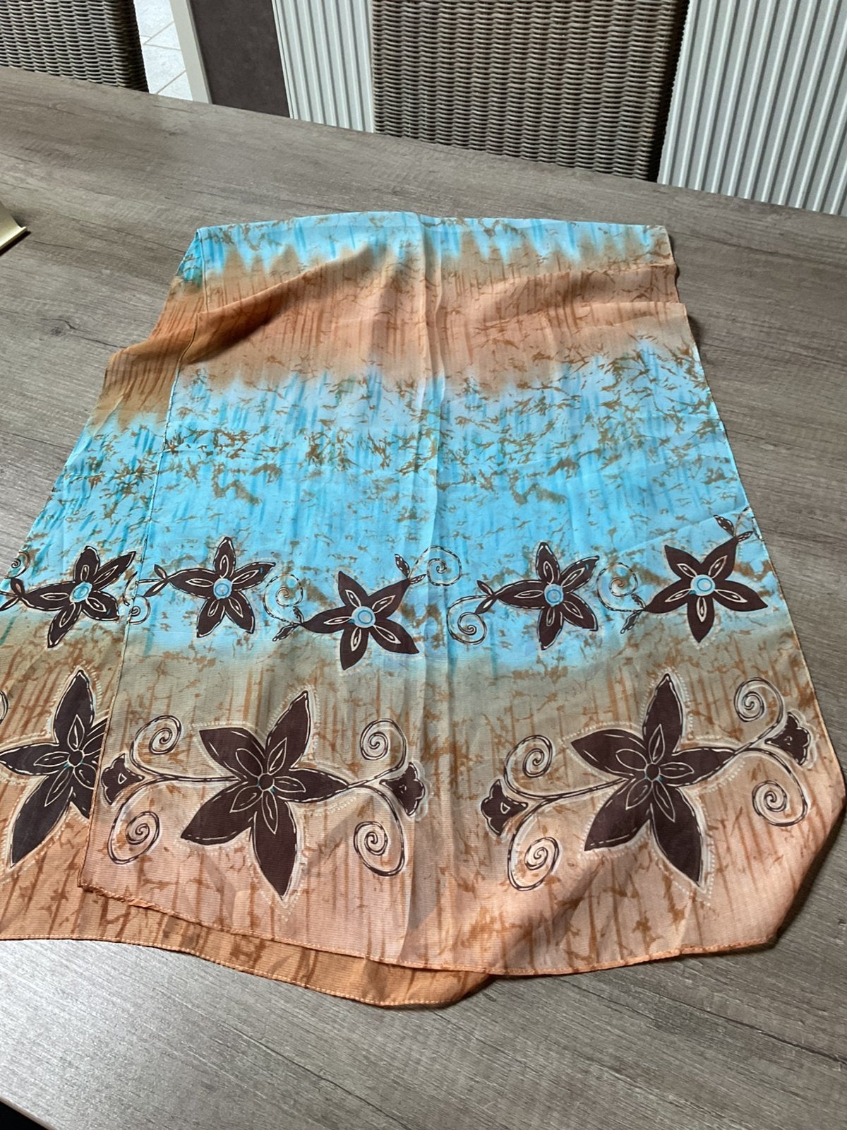 Mooi sjaaltje 155x50, Kleding | Dames, Mutsen, Sjaals en Handschoenen, Ophalen of Verzenden, Zo goed als nieuw