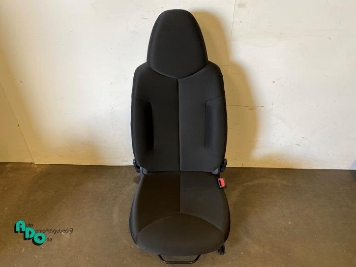 Siège droit d'un Peugeot 107 (107 05-), -, 3 mois de garantie, Utilisé, -