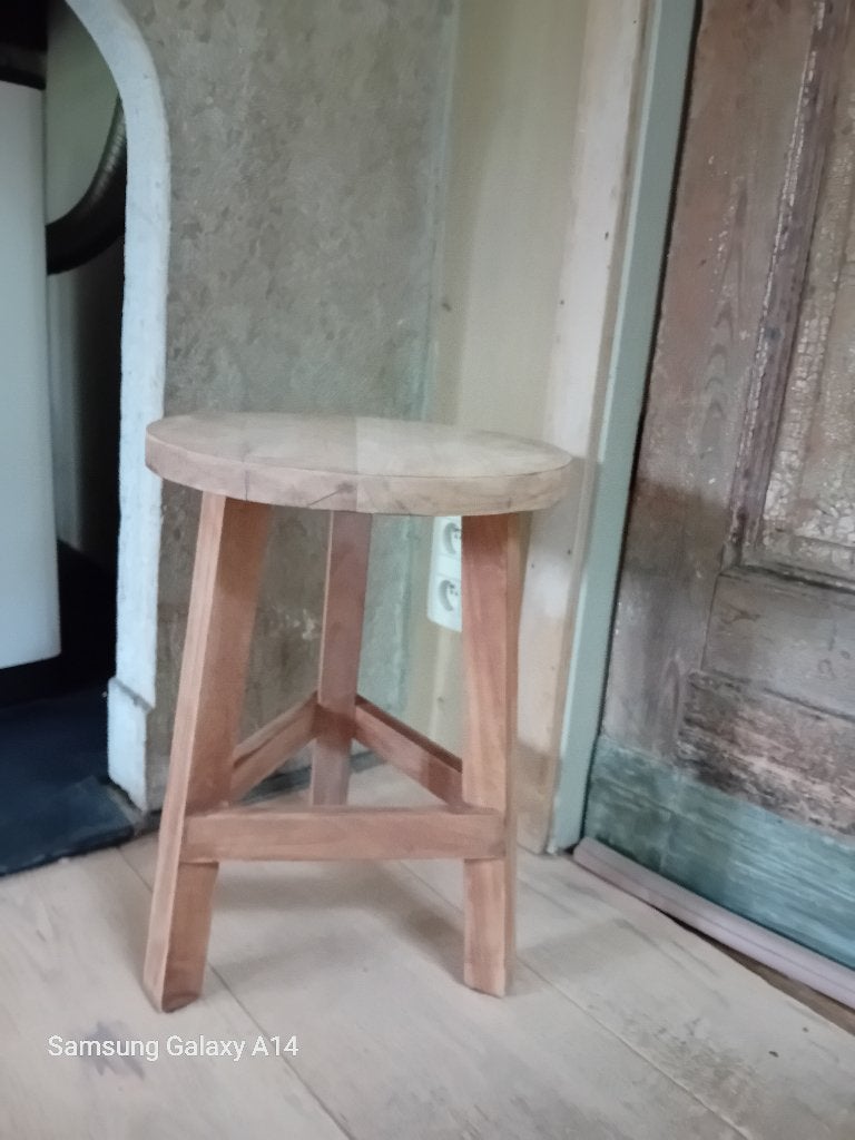 2 tabourets en teck, Maison & Meubles, 2 tabourets, 30 à 60 cm, Enlèvement, Utilisé
