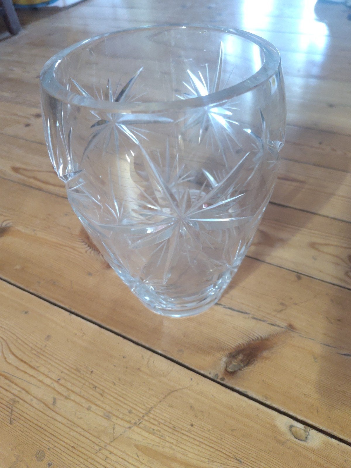 Vase en crystal, Enlèvement