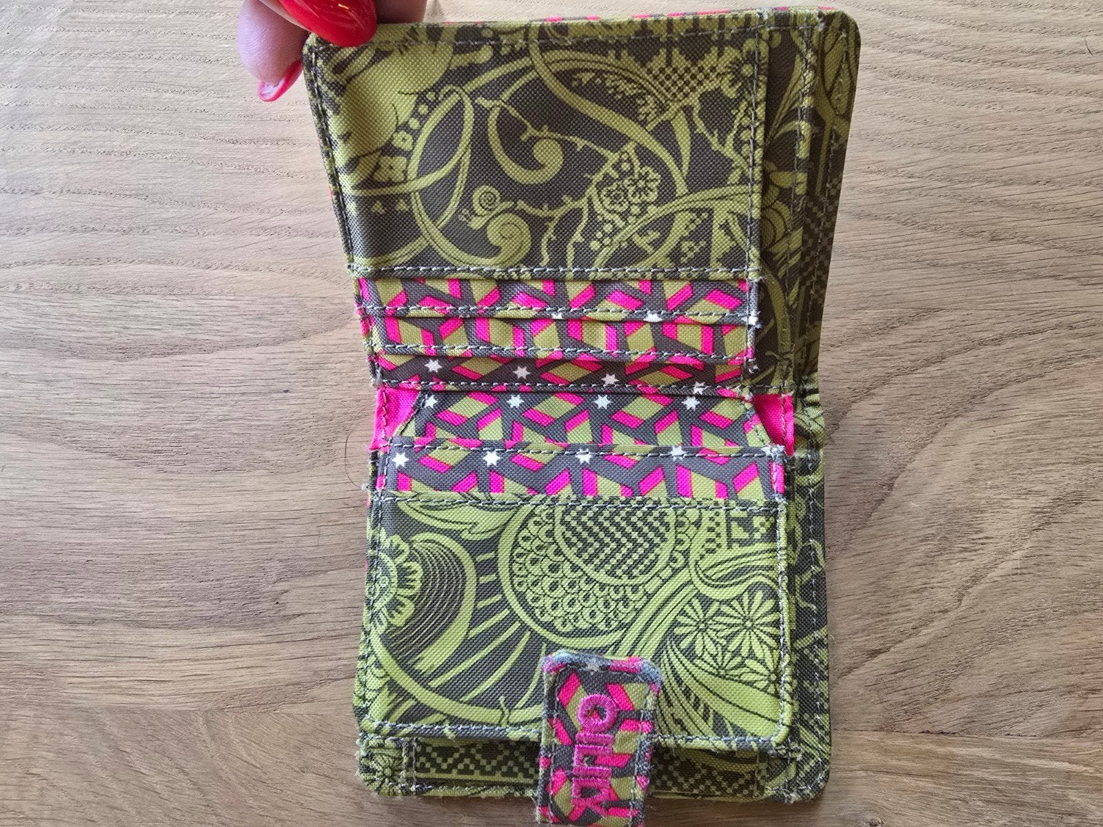Portefeuille Oilily — Imprimé floral coloré — Vert, noir, Enlèvement ou Envoi, Comme neuf, Vert, Autres types