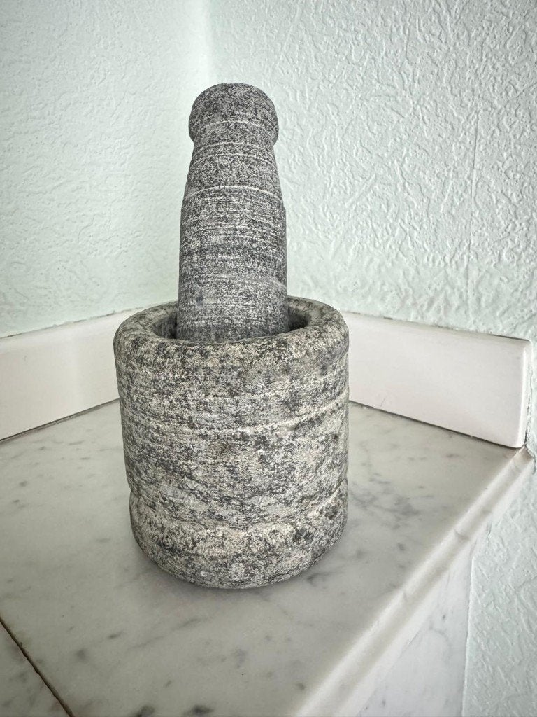 ROBUUSTE STENEN VIJZEL MET STAMPER, Ophalen