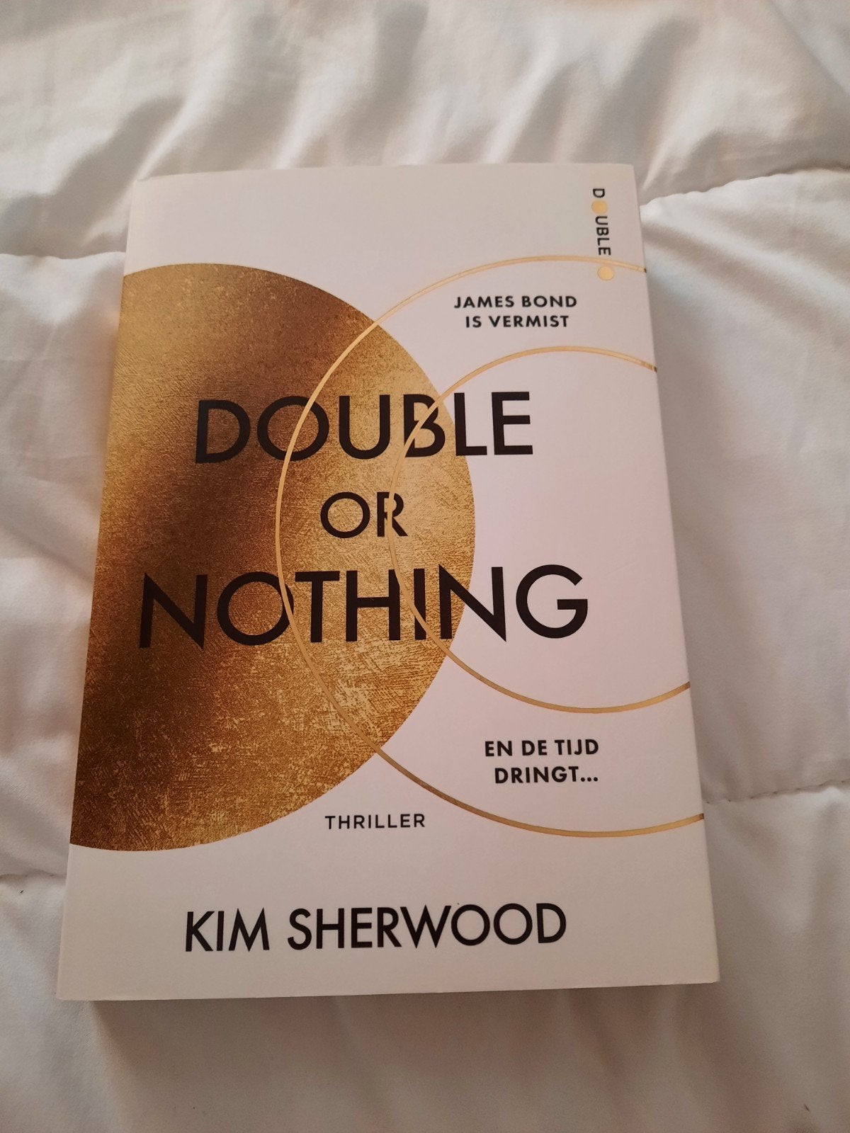 Double or nothing. Thriller van Kim Sherwood., Enlèvement