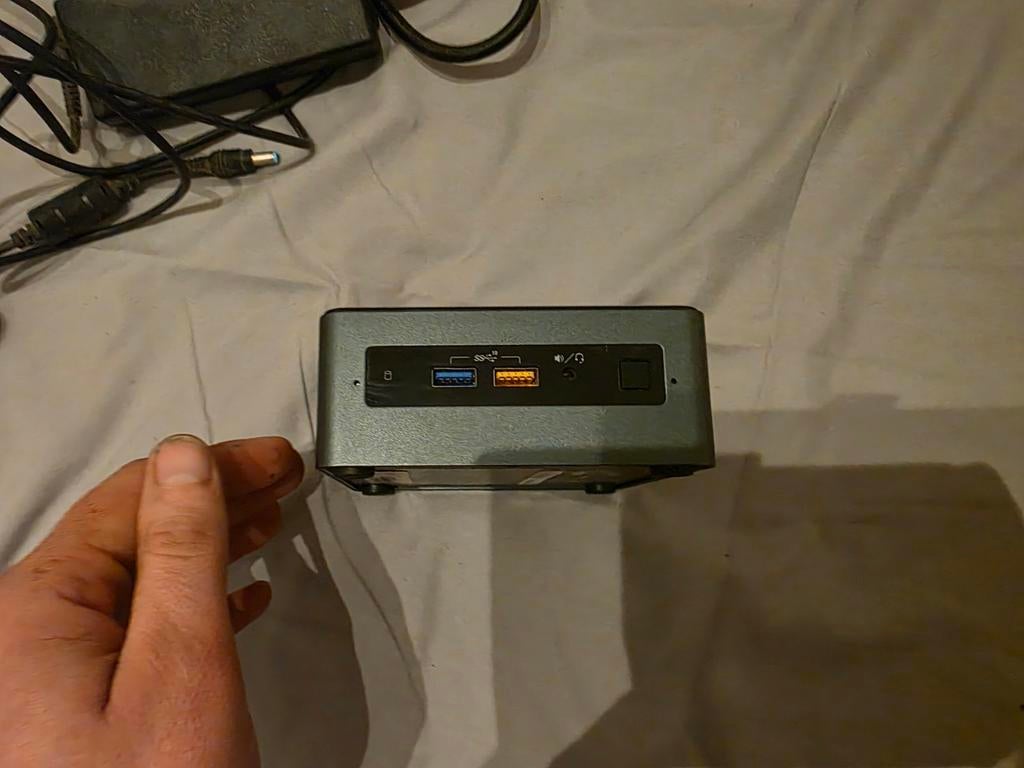 Intel nuc i5 8th gen 8gb ram nuc8i5beh2, Computers en Software, Ophalen