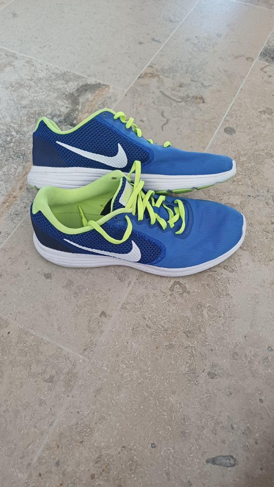Nike Revolution 3 maat 45, Sport en Fitness, Loopsport en Atletiek, Ophalen, Nike