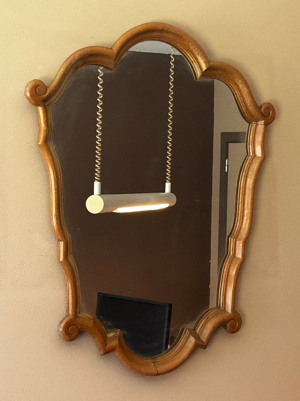 Magnifique miroir vintage en bois — décoratif et unique, Enlèvement, Ovale, 50 à 100 cm, Moins de 100 cm