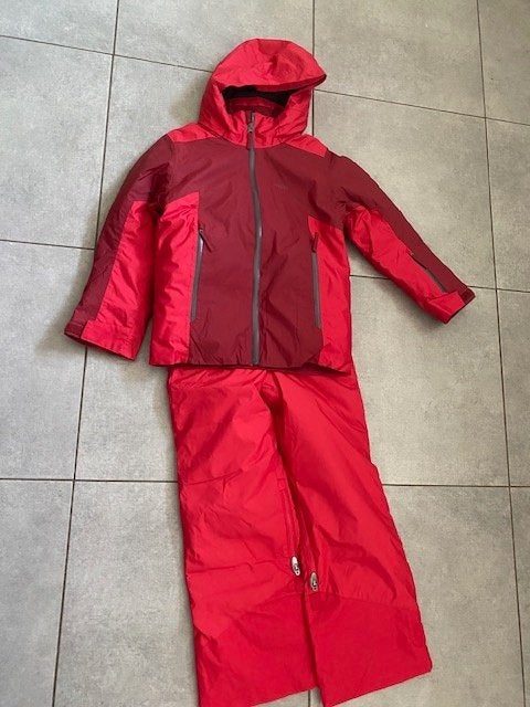 Mooie, rode skijas en skibroek met bretellen maat 8 jaar, Ophalen of Verzenden, Zo goed als nieuw, Kleding
