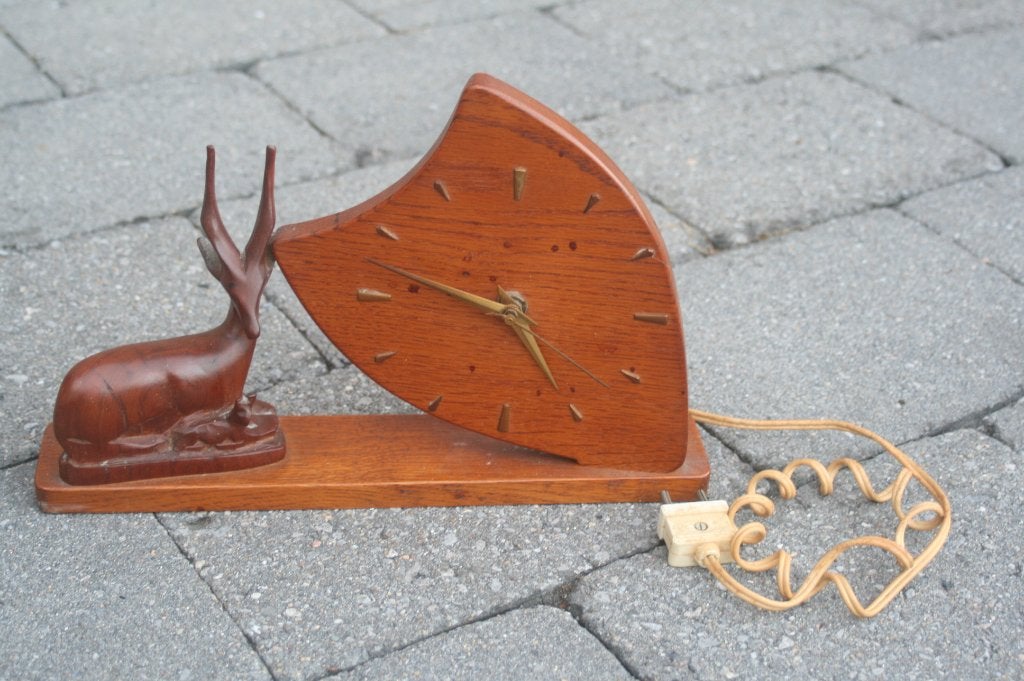 Teak houten klok met afrikaans beeld antilope (jaren 50), Antiek en Kunst, Ophalen of Verzenden