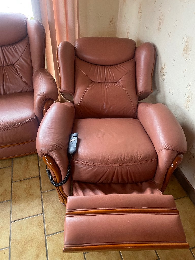 Salon en cuir rose 3 pl et deux relax électriques, Enlèvement, Utilisé, Bois