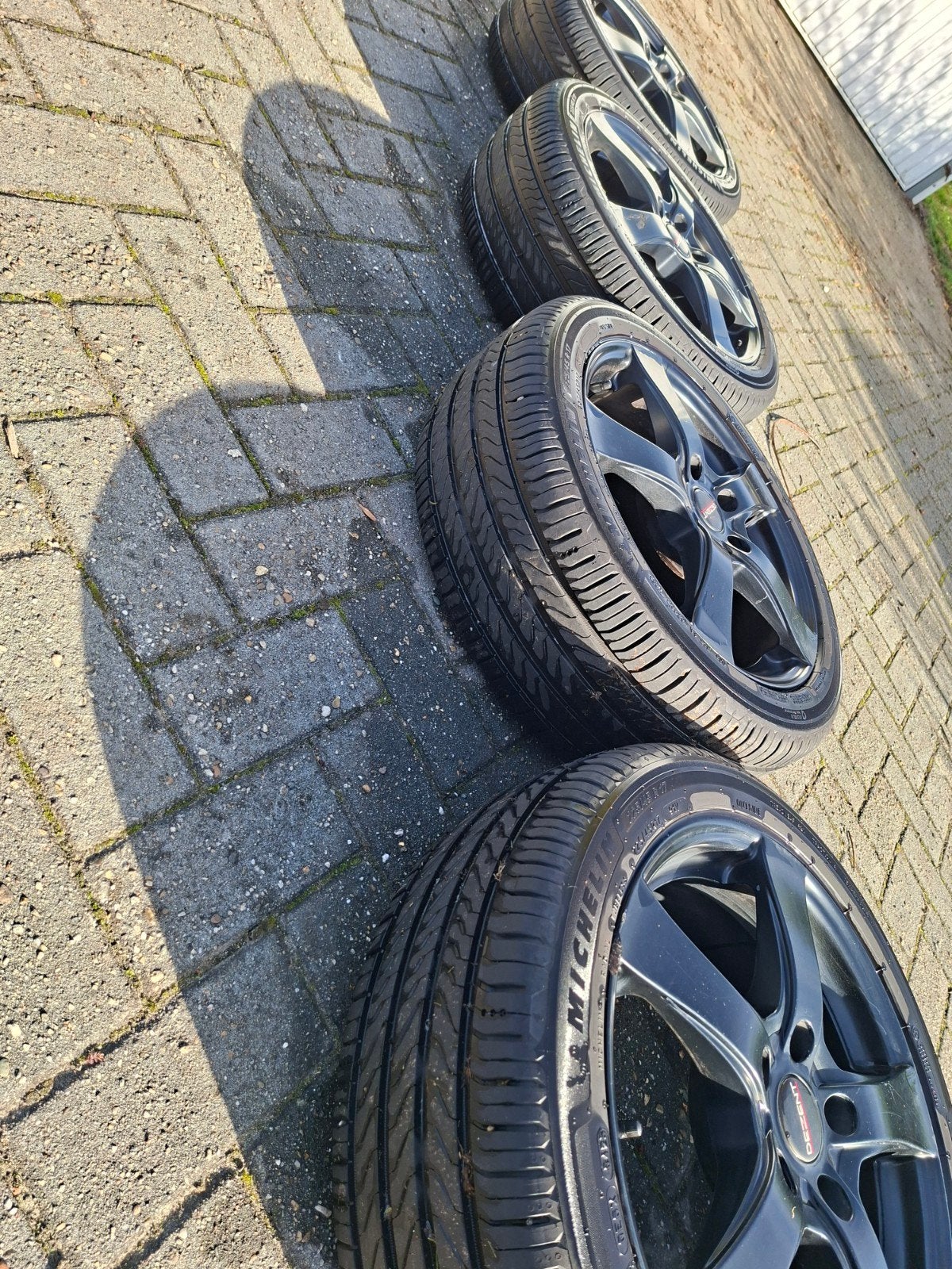 17" Dezent RE 5H ET48 5X114.3 mat zwarte wielset, Ophalen, Band(en)