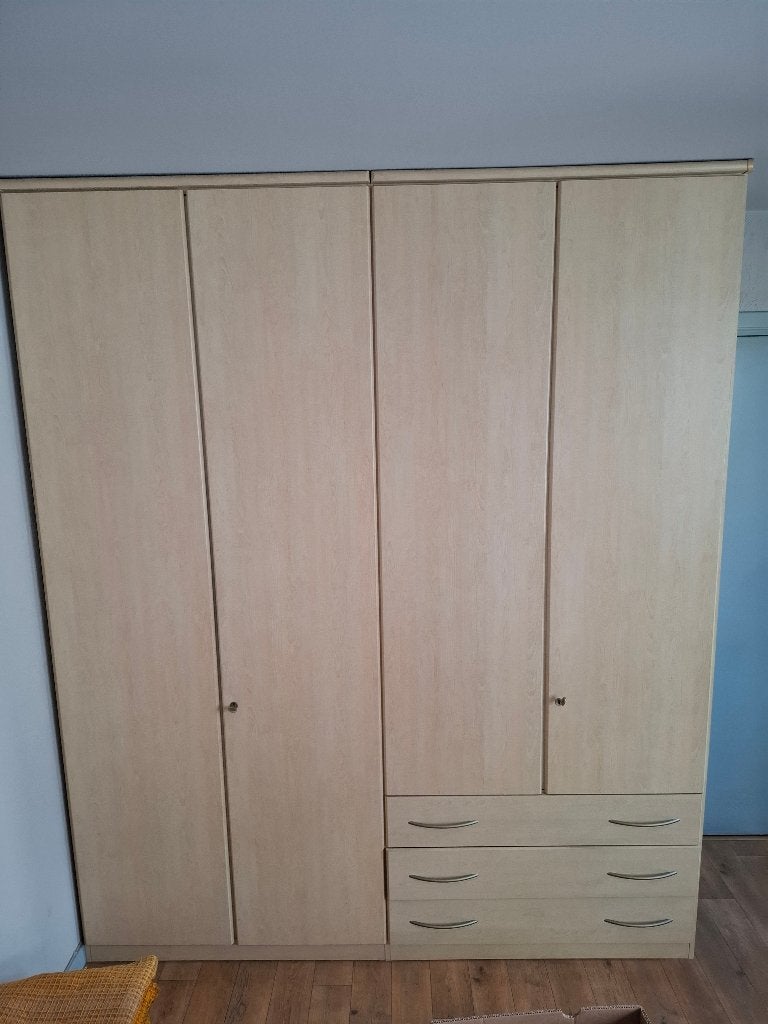 KLEERKAST in perfecte staat !, Huis en Inrichting, 200 cm of meer, Zo goed als nieuw, 200 cm of meer, 50 tot 75 cm