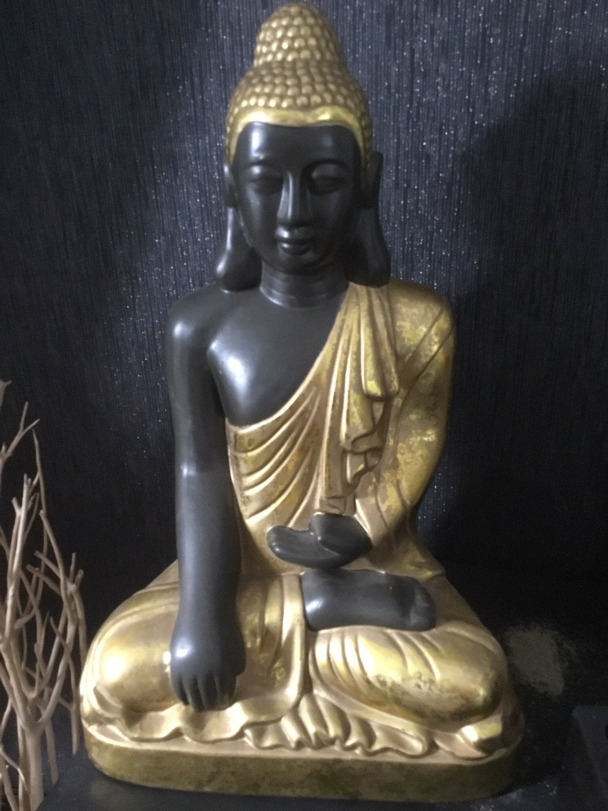 Goud/zwart Boeddhabeeld in steen 50cm H./30cm Br., Ophalen, Zo goed als nieuw, Goud