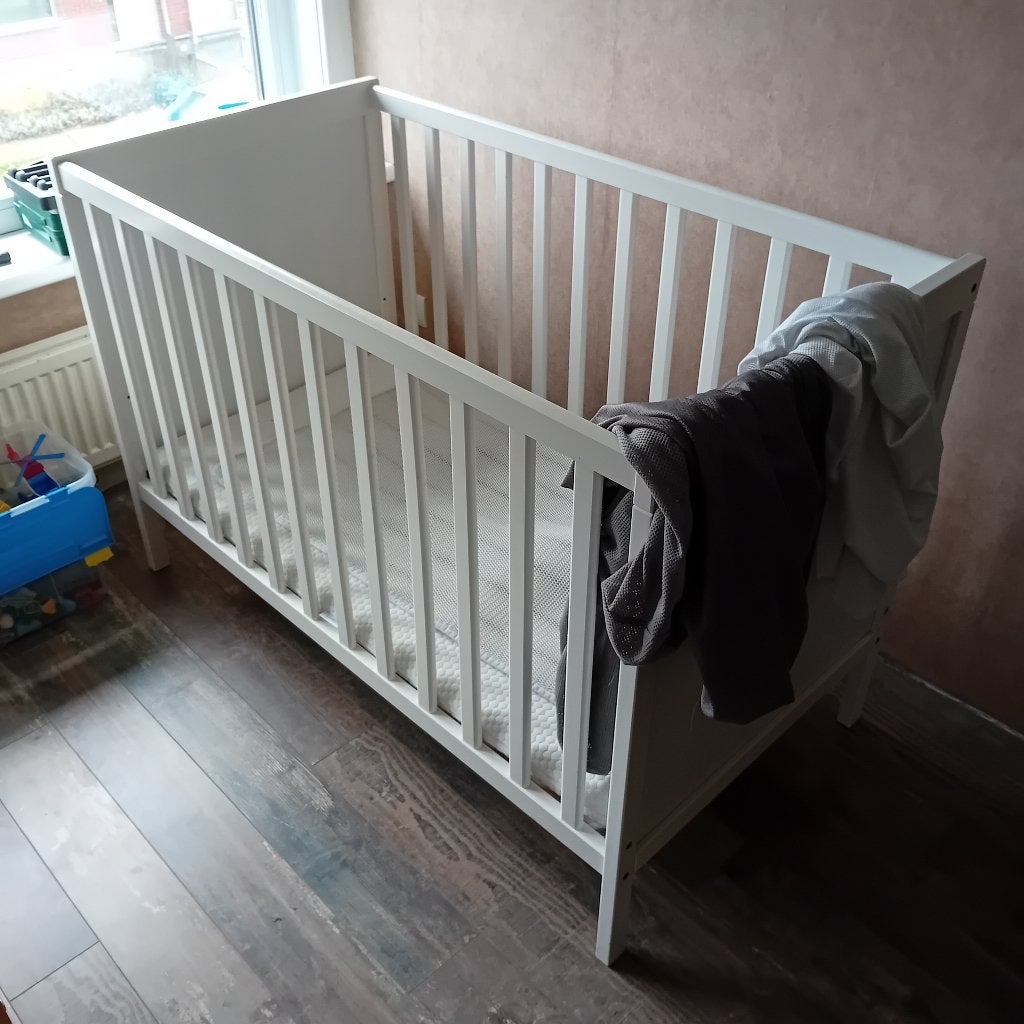 Babybed Ikea Sundvik met aerosleep matras, Ophalen, Gebruikt, Overige typen
