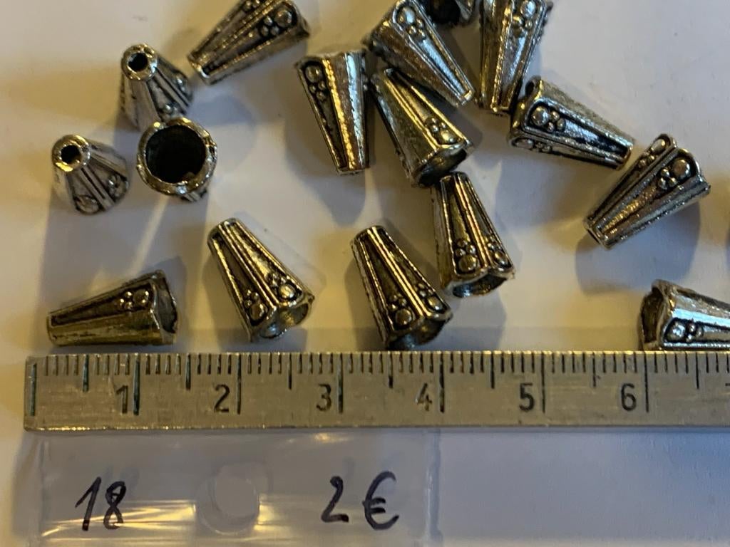 18 stuks metalen kralenkapjes, Enlèvement ou Envoi, Neuf, Entretoise ou Perle intermédiaire
