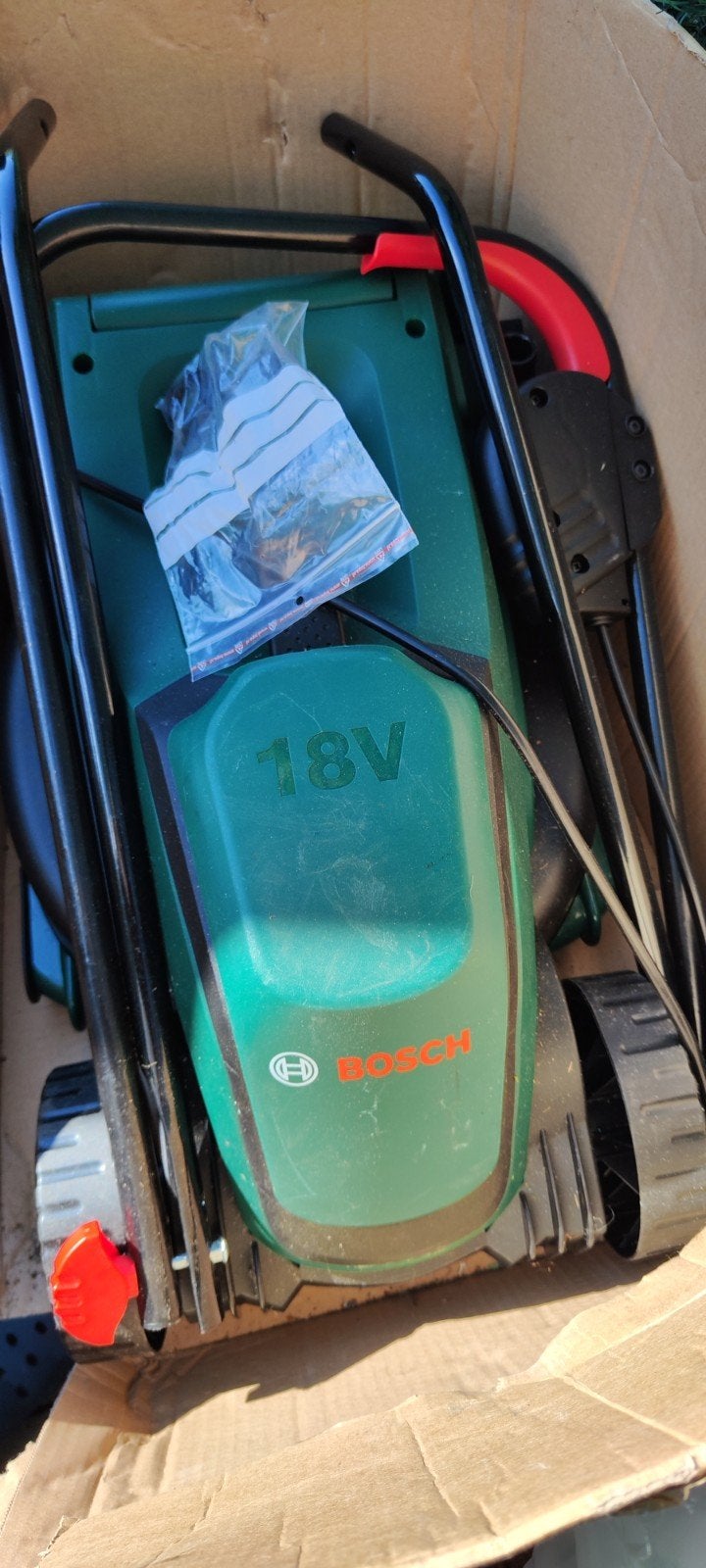 Tondeuse Bosch 18V, Neuf, Tondeuses à gazon sur batterie, Tondeuse rotative, 30 à 39 cm