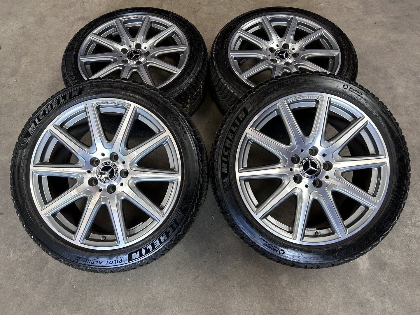 18 inch originele AMG velgen + winterbanden Mercedes A45 AMG, Autos : Pièces & Accessoires, Pneus et Jantes, Pneus hiver, Véhicule de tourisme