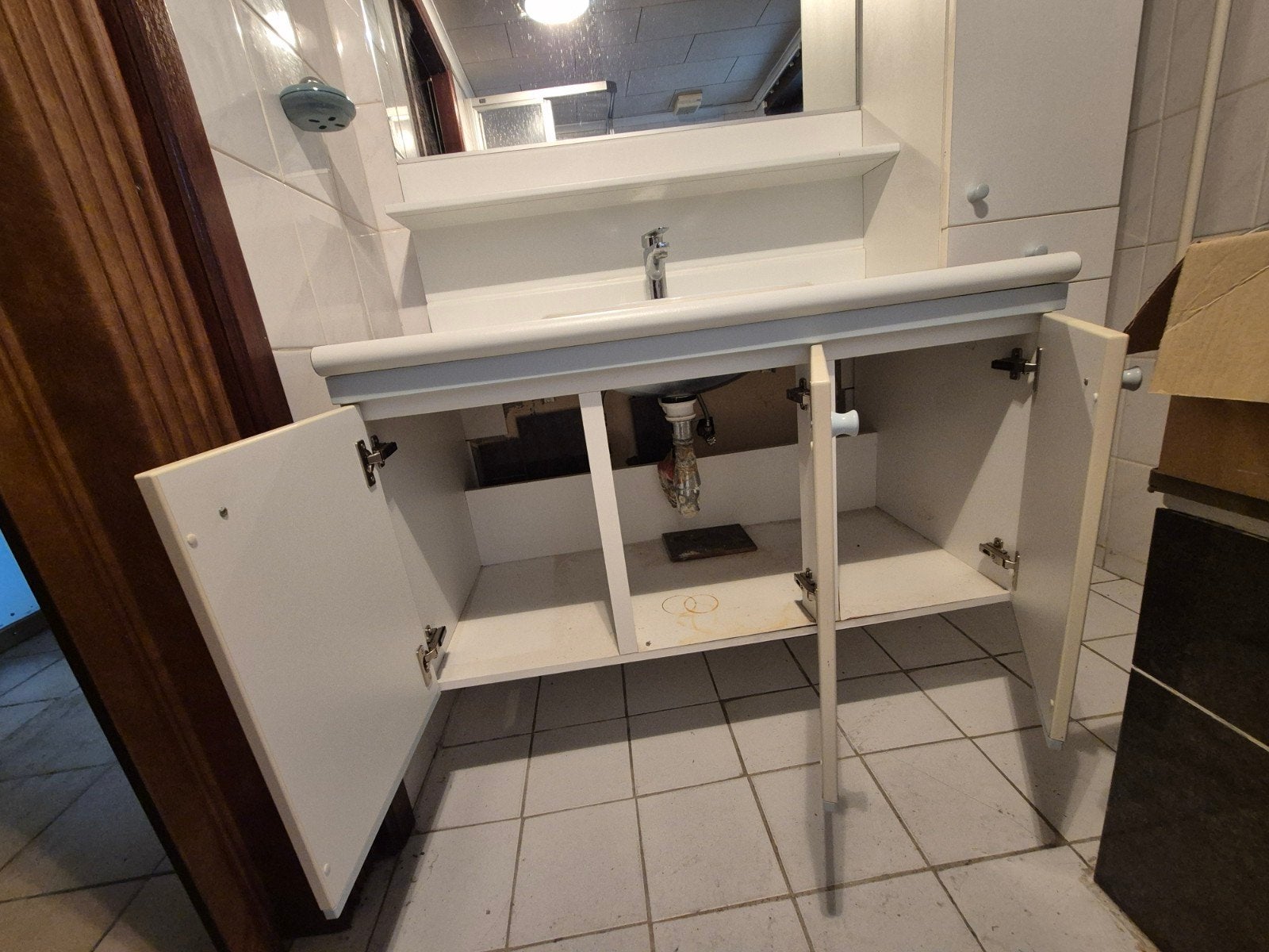 Wasmeubel met spiegel en kollomkast, Ophalen
