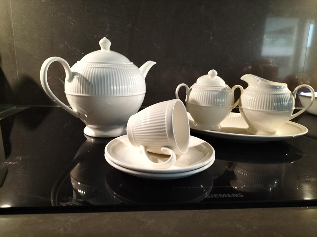Windsor theeservies.met theepot, roomstel en kop en schotel, Verzenden, Zo goed als nieuw, Wedgwood