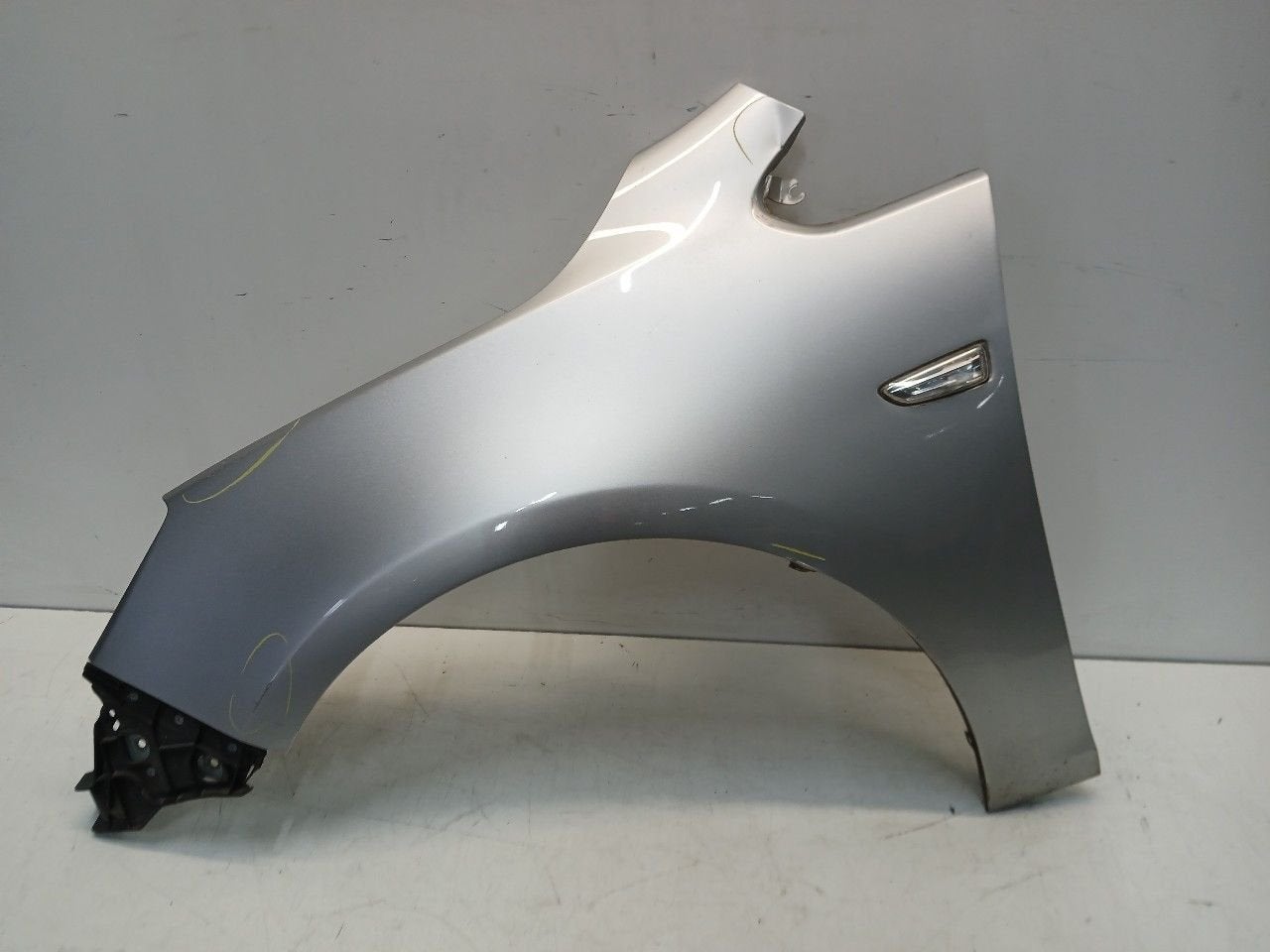 Spatbord links voor Opel Astra, Auto-onderdelen, Onderdelen@venauto.nl, Van der Ven Autorecycling B.V., Gebruikt, Ettenseweg 76, 4706 PB Roosendaal, The Netherlands