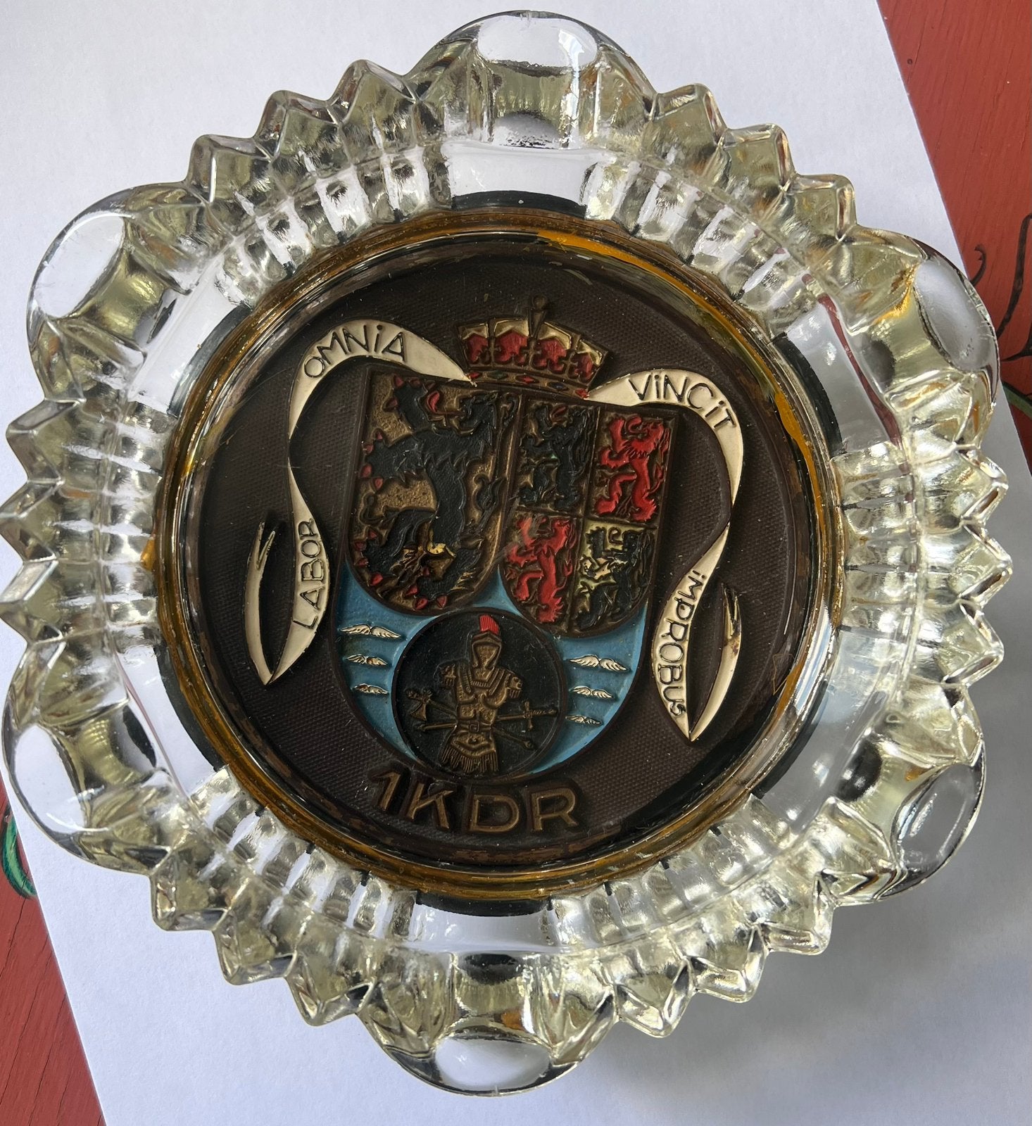 Prestige kristallen asbak - Militaria Belgium - 1 KDR, Verzamelen, Ophalen, Overige soorten, Overige typen