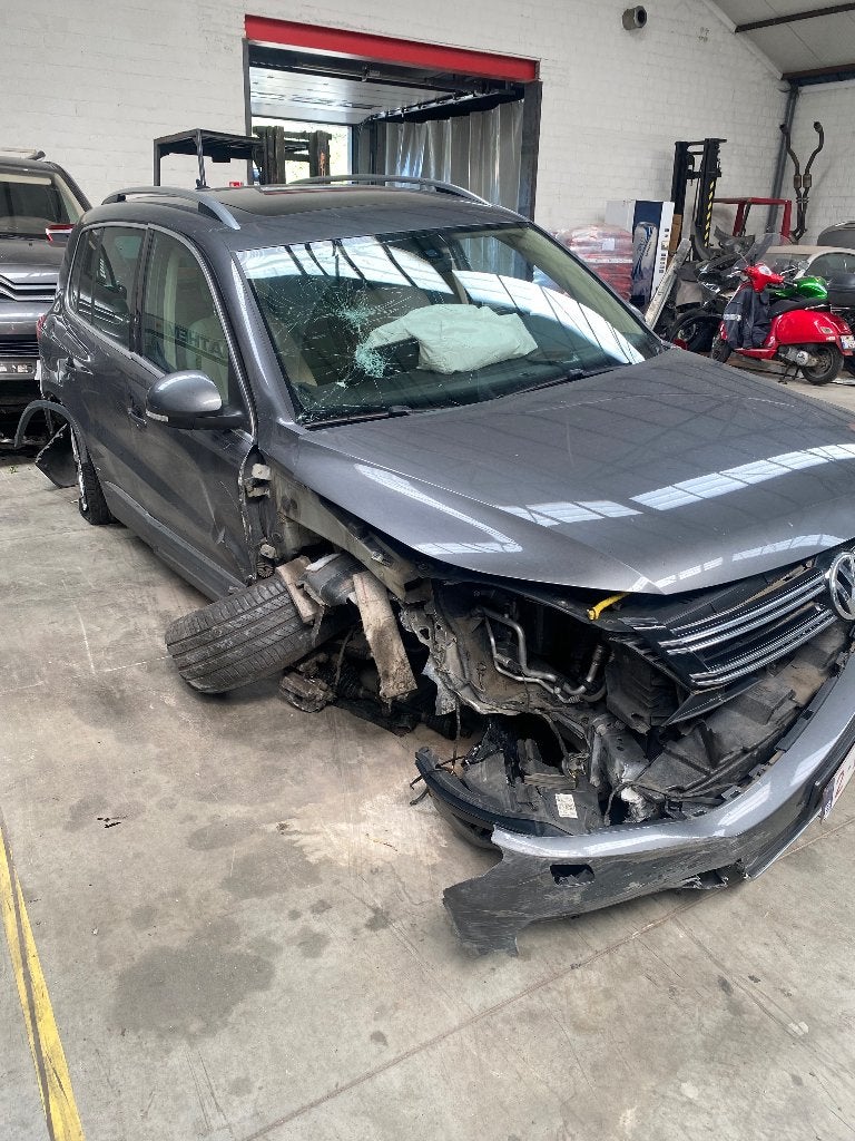 Tiguan 2014  4x4  onderdelen, motor ok, met onderhoudsboekje, Euro 5, Beige, 4 cilinders, Leder