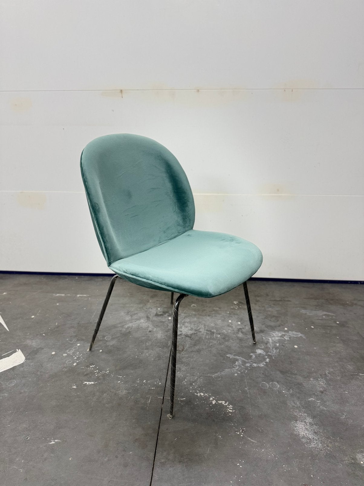 4x gubi beetle stoel, Huis en Inrichting, Stoelen, Overige kleuren, Nieuw, Ophalen of Verzenden, Vier