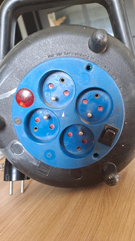 Enrouleur électrique avec lampe, Bricolage & Construction, Enlèvement, Utilisé, Câble ou Fil électrique