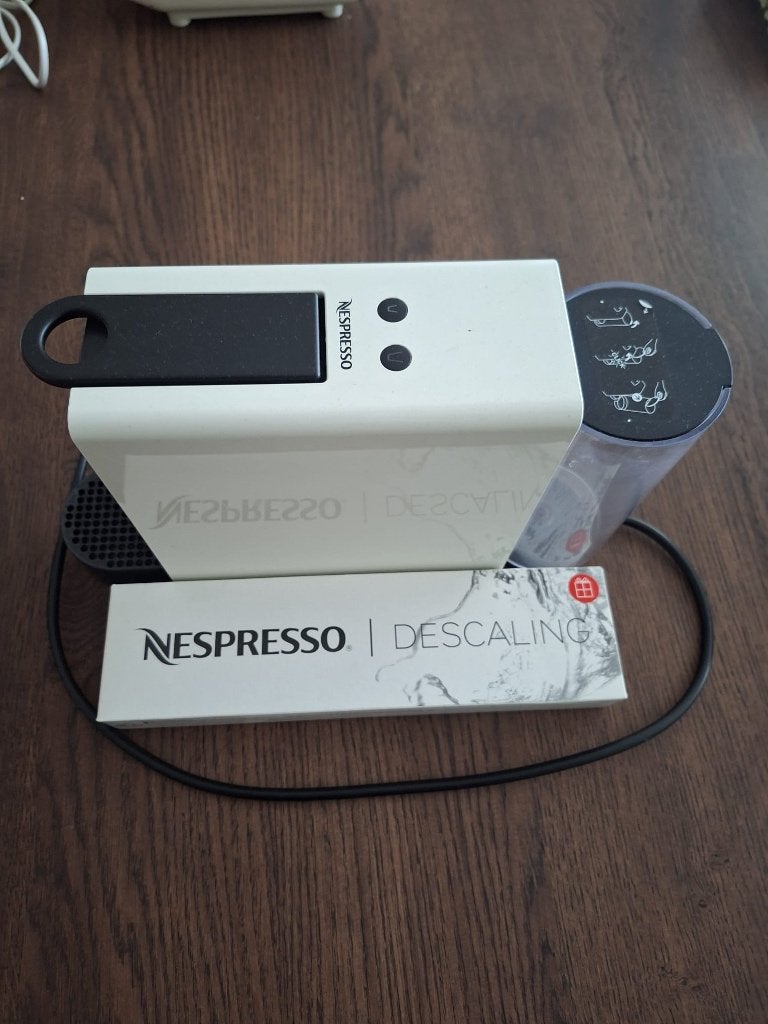 Nespresso Essenza mini, Elektronische apparatuur, Ophalen, Espresso apparaat, Zo goed als nieuw, Koffiepads en cups