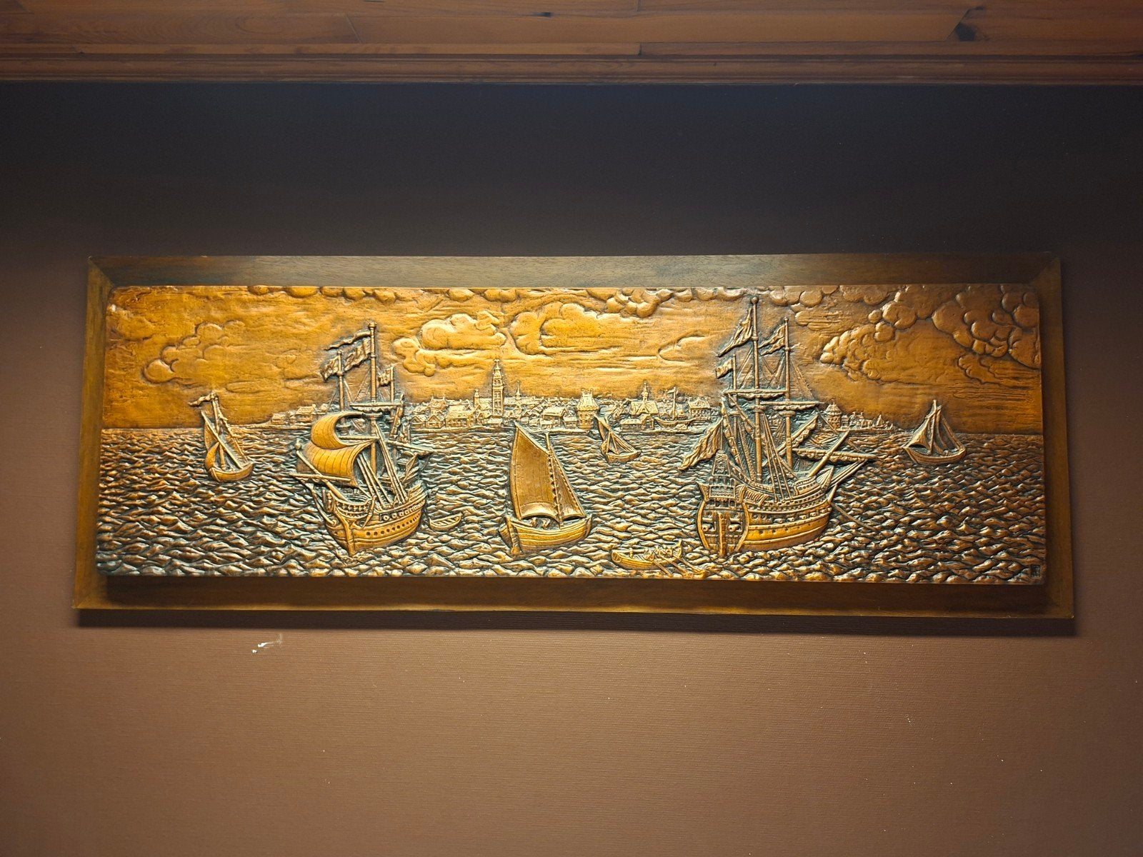 koperen afbeelding van een haven op houten kader, Antiek en Kunst, Ophalen