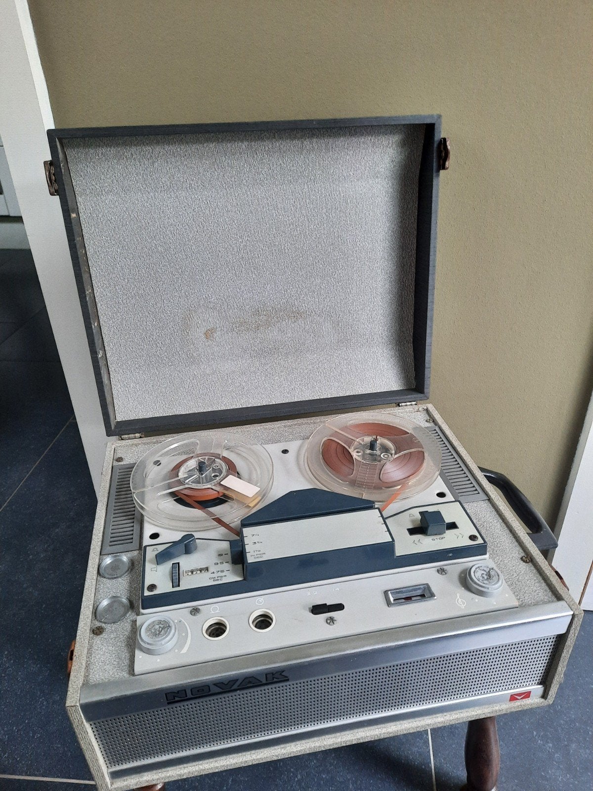 Oude bandopnemer Novak ca 1955-1965 vintage, Enlèvement, Magnétophone, Avec protection anti-poussière