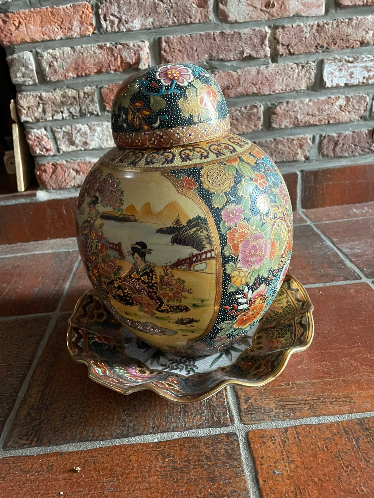 Japanse Satsuma stijl dekselpot / gemberpot op schaal, Antiek en Kunst, Antiek | Vazen, Ophalen